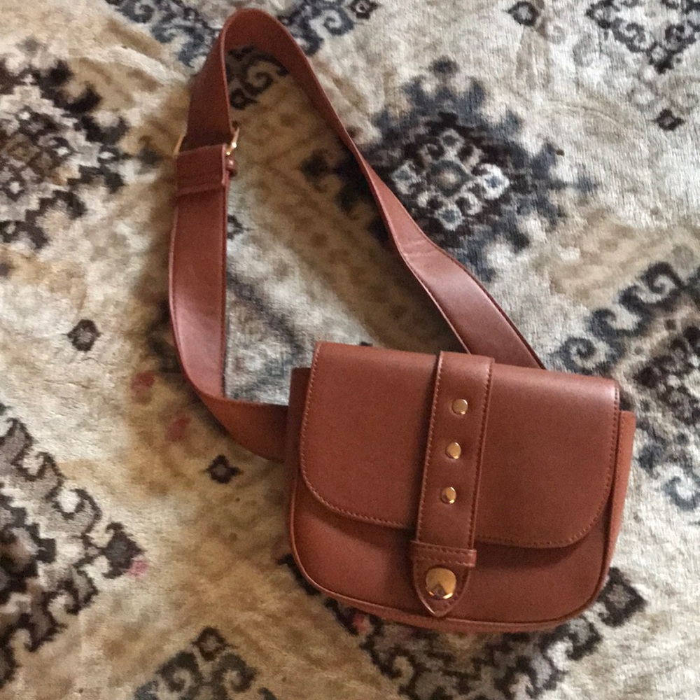 A mini purse that can go over the shoulder